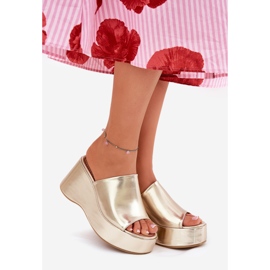 Slippers pour femmes en cuir Eco sur la plate-forme et cales d'or doré 1