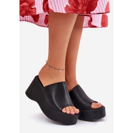Slippers pour femmes en cuir Eco sur la plate-forme et coins noirs 2