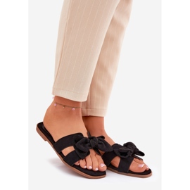 Les tongs plats des femmes avec un arc noir le noir 1