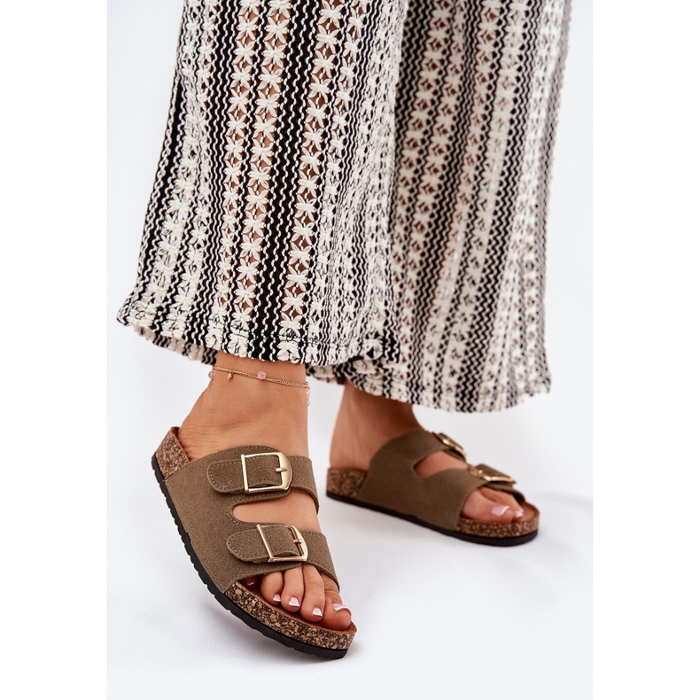 Les tongs pour femmes sur une plate-forme en liège avec des boucles dorées vert 2