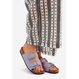 Les tongs pour femmes sur une plate-forme en liège avec des boucles dorées bleues 1