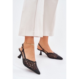 Talons hauts avec un nez pointu et un talon noir 2