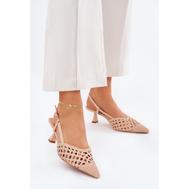 Hinques avec un bout pointu et un talon de beigeed 2