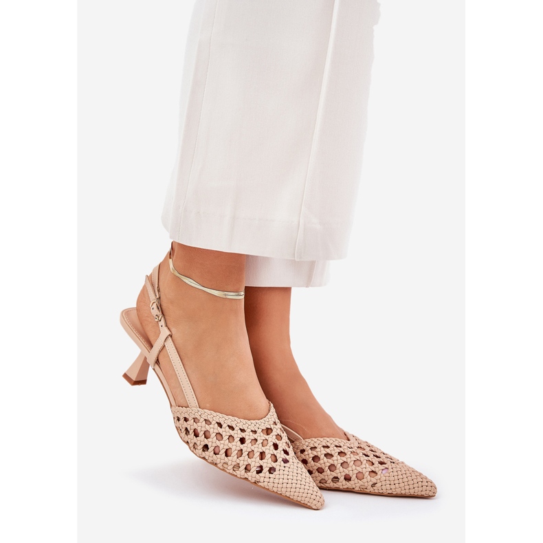 Hinques avec un bout pointu et un talon de beigeed 1