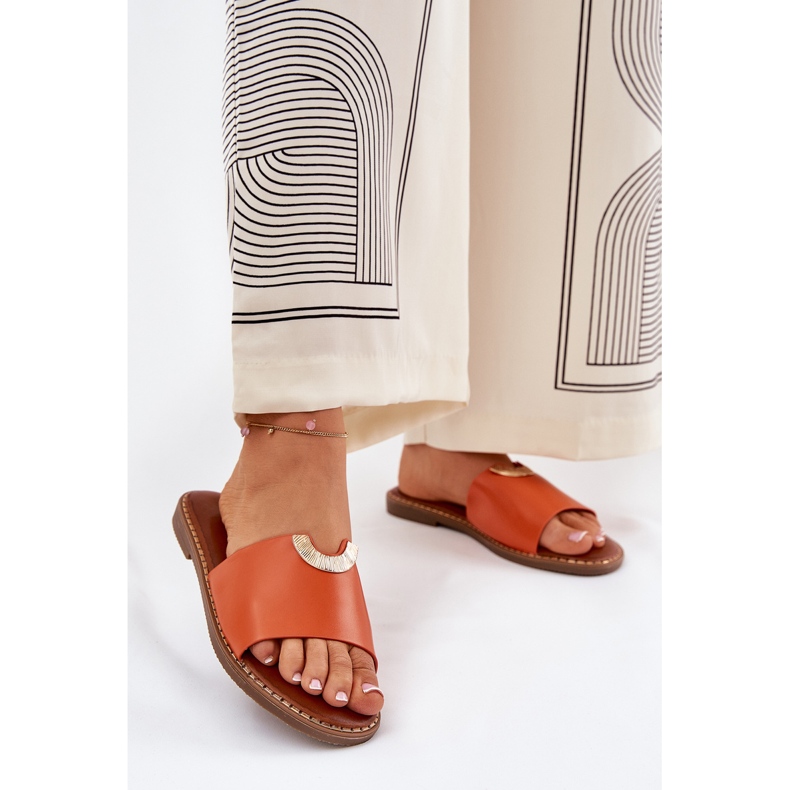 Les tongs pour femmes en cuir Eco avec des détails orange décoratifs 2 Les tongs pour femmes en cuir Eco avec des détails orange décoratifs 2