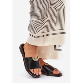 Slippers pour femmes en cuir eco avec des détails décoratifs noirs 1