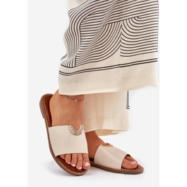 Slippers pour femmes en cuir eco avec des détails décoratifs beige 1
