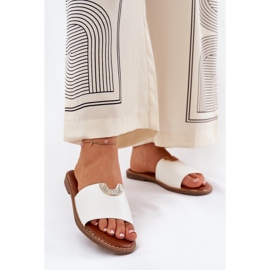 Slippers pour femmes en cuir eco avec des détails blancs décoratifs blanche 2 Slippers pour femmes en cuir eco avec des détails blancs décoratifs blanche 2