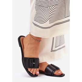 Slippers pour femmes en cuir écologique plat avec boucle noire 1 Slippers pour femmes en cuir écologique plat avec boucle noire 1