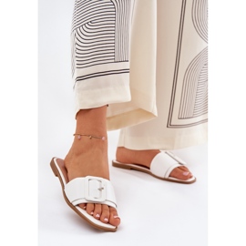 Slippers pour femmes en cuir écologique plat avec boucle blanche 2