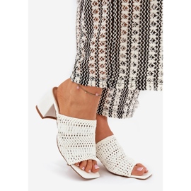 Les tongs des femmes avec des talons blancs blanche 1