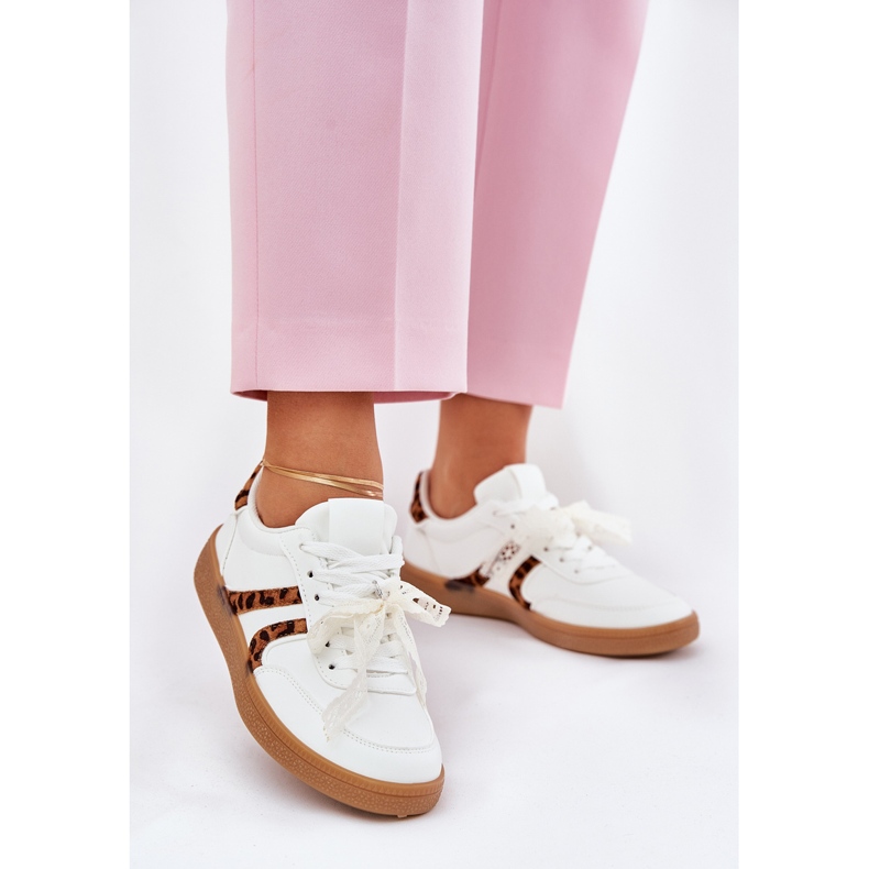 Baskets féminines basses avec imprimé léopard blanc en dentelle blanche 2 Baskets féminines basses avec imprimé léopard blanc en dentelle blanche 2
