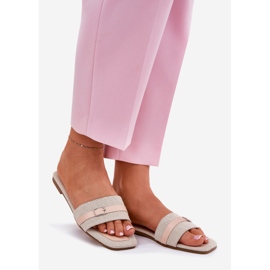Les tongs plats des femmes avec ceinture et boucle beige 1 Les tongs plats des femmes avec ceinture et boucle beige 1