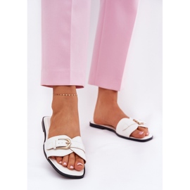 Les tongs des femmes plates avec une boucle dorée blanche 2