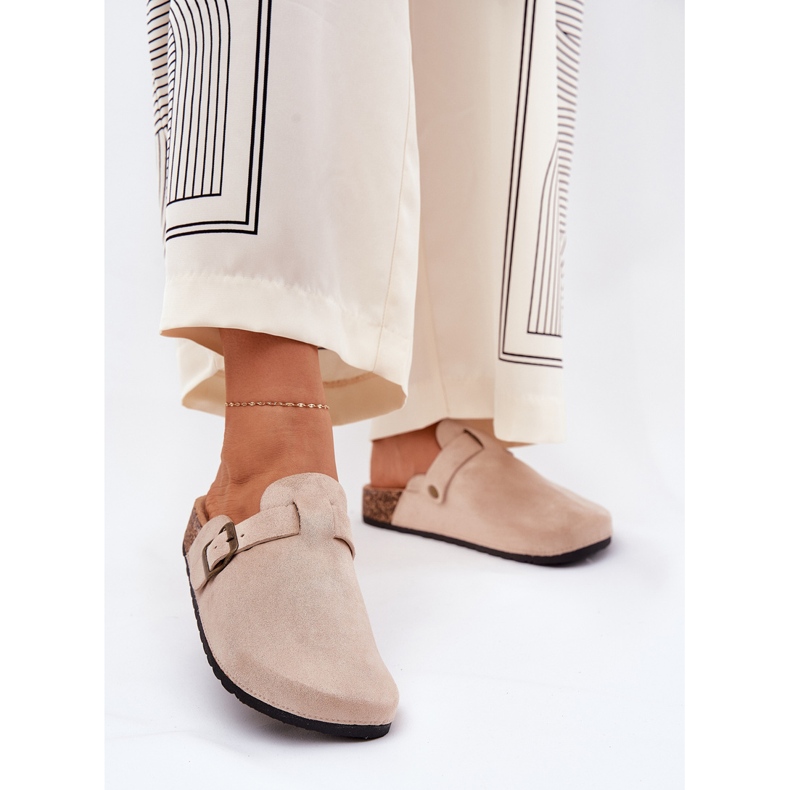 Slippers pour femmes et sur la plate-forme avec une boucle beige 2 Slippers pour femmes et sur la plate-forme avec une boucle beige 2