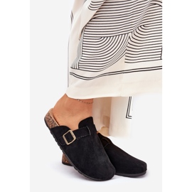 Slippers pour femmes et sur la plate-forme avec pince noire 1