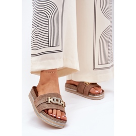Slippers pour femmes avec un détail doré sur la plate-forme avec des paillettes kaki beige 2