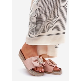 Les tongs pour femmes sur la plate-forme avec un arc et une broche décorative rose 1 Les tongs pour femmes sur la plate-forme avec un arc et une broche décorative rose 1