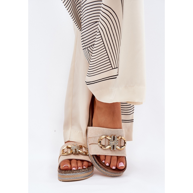 Boto Les tongs pour femmes sur la plate-forme avec des paillettes et une décoration dorée beige 2