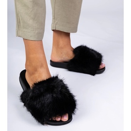 Chaussons noirs avec fourrure le noir 1