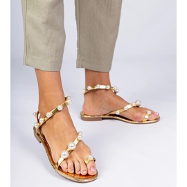 Sandales féminines dorées décorées de perles d'or 1