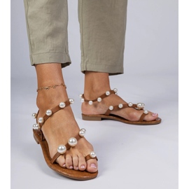 Sandales féminines brunes décorées de perles 1