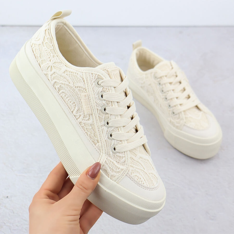 Baskets féminines basse avec dentelle beige big star RR274746 1