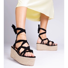 Espadrilles noires sur une plate-forme élevée 2