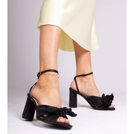 Sandales noires avec un arc sur le bloc le noir 1