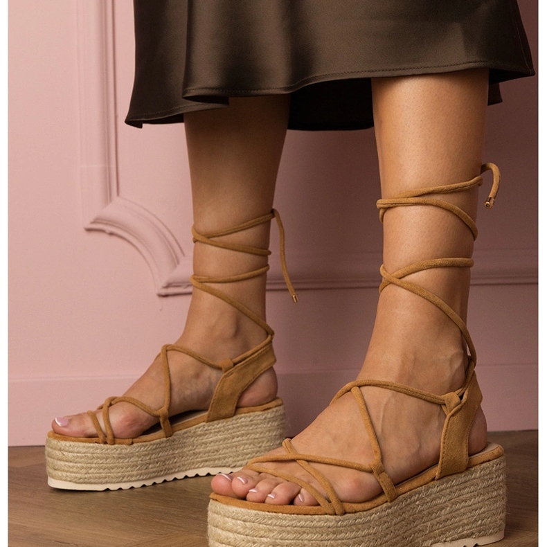 Sandales des Espadrilles bruns sur une plate-forme haute 1