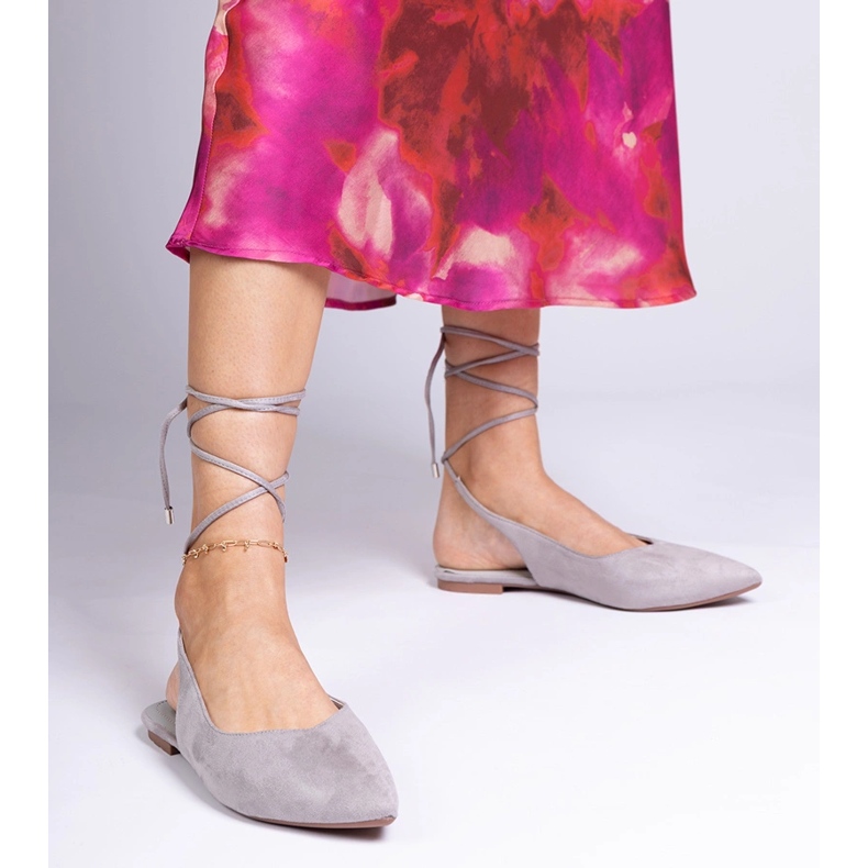 Pompes à thèmes gris attachés à la cheville 1