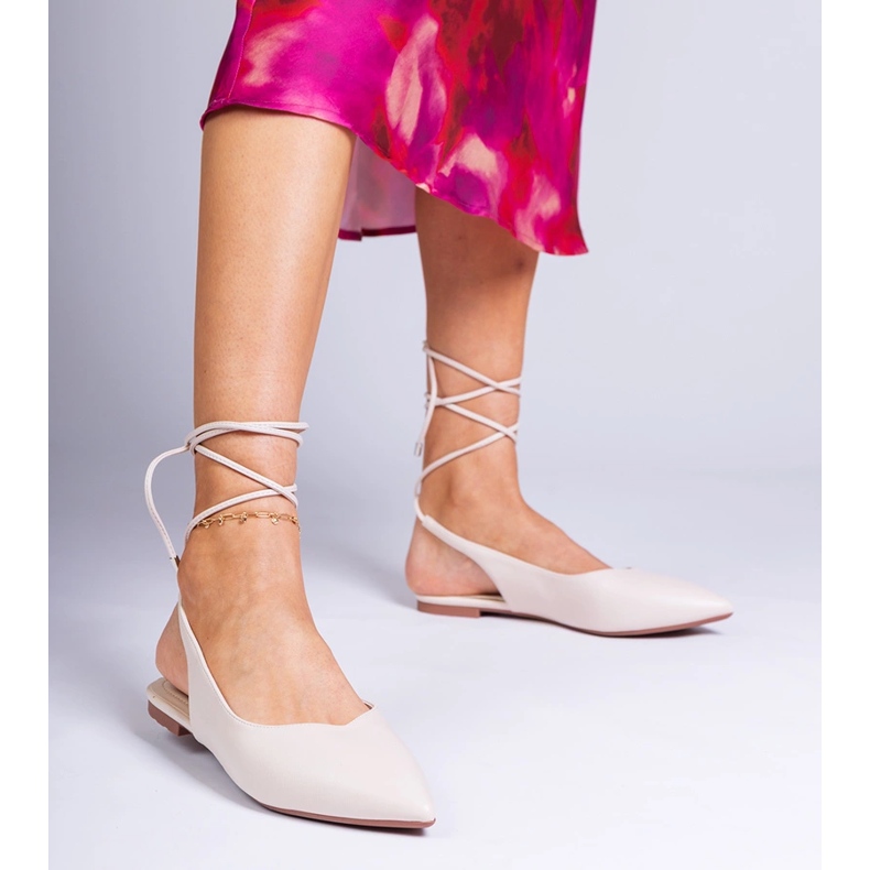 Talons plats beiges en écos 2