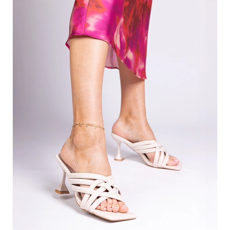 Sandales à talons élégantes beiges de Bourget 1