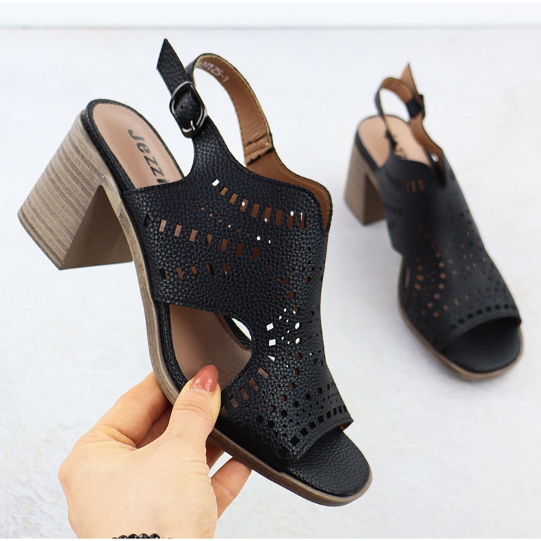 Sandales pour femmes avec Jezzi noir ouvert 24125 le noir 1