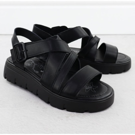 Sandales en cuir féminine sur la plate-forme Roman Black Jezzi 8716 noir 2