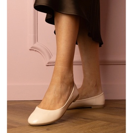 Ballerines laquées beiges 1