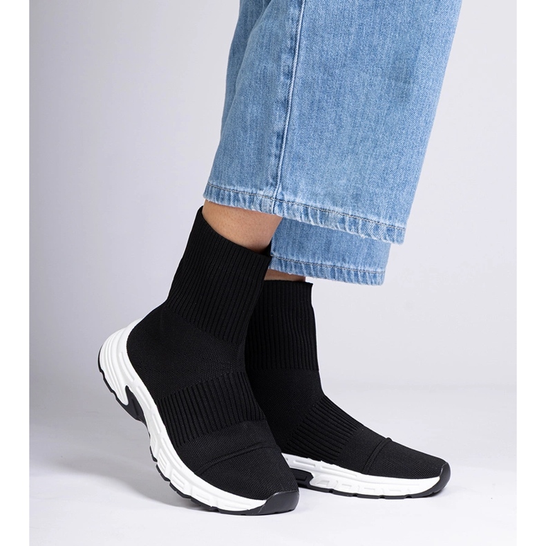 Bottes de baskets sportives noires avec une chaussette supérieure 1