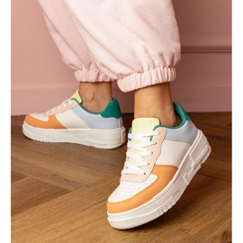 Sneakers sportifs oranges sur platfotm 1