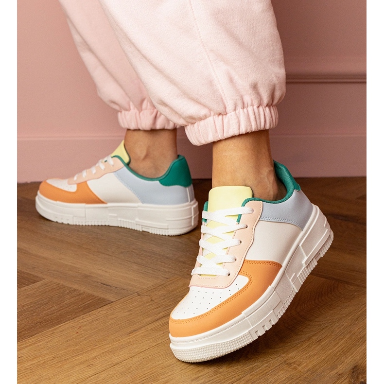 Sneakers sportifs oranges sur platfotm 1