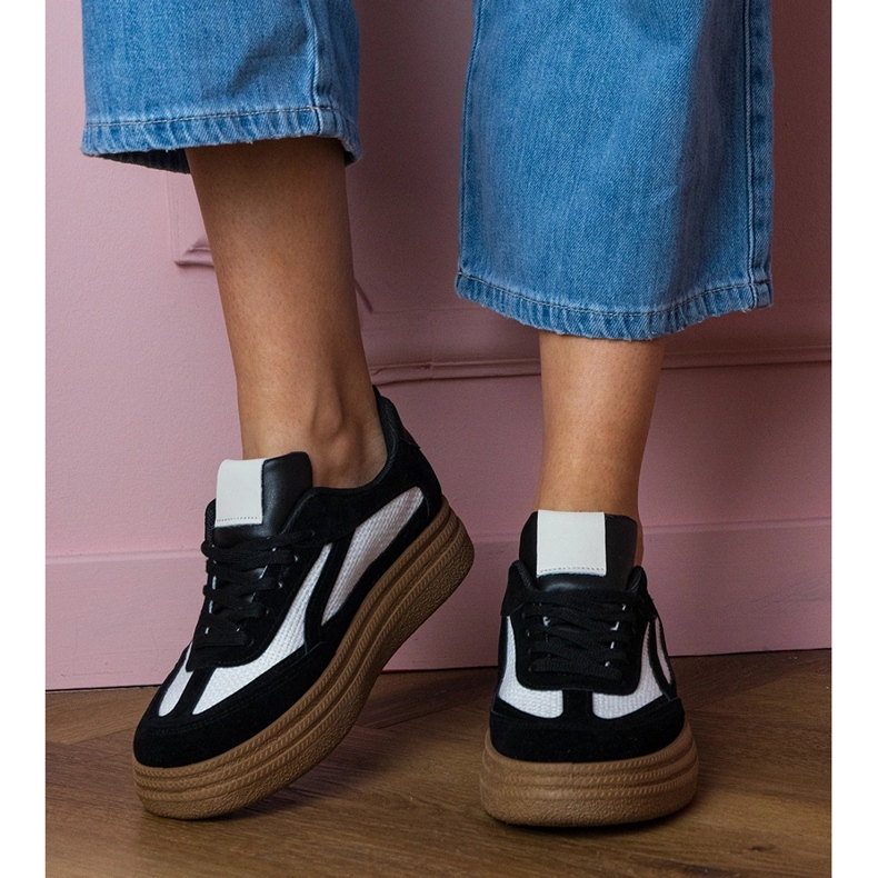 Baskets noires baskets sur une semelle épaisse 1