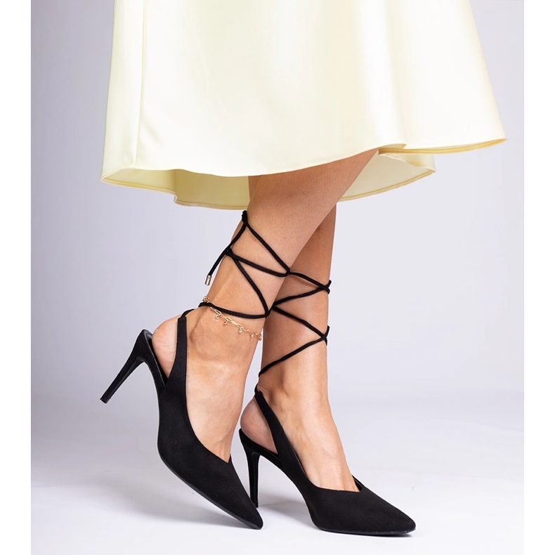 Talons hauts noirs avec talon ouvert le noir 1