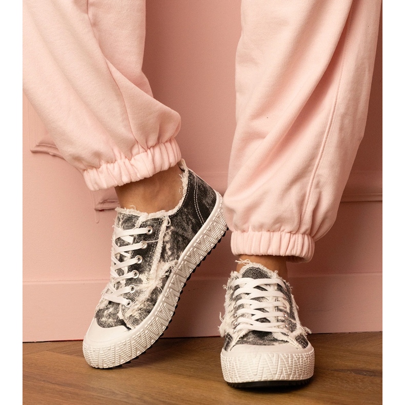 Baskets féminines noires Sports Sneakers 1