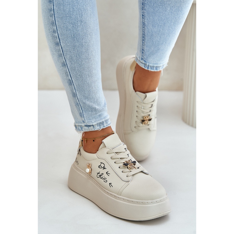 Vinceza Baskets en cuir pour femmes sur la plate-forme avec des épingles et l'inscription Vincez 89102 beige 4
