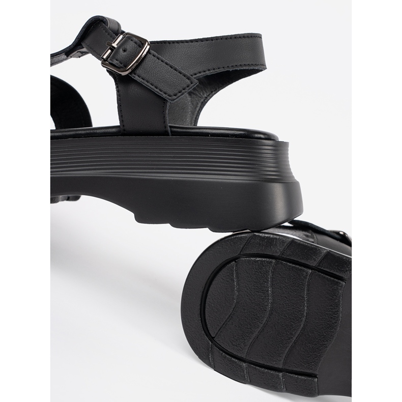 Goodin Sandales noires sur une semelle épaisse le noir 1