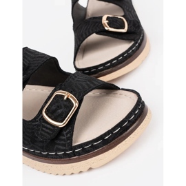 Goodin Sandales noires avec des éléments dorés le noir 1