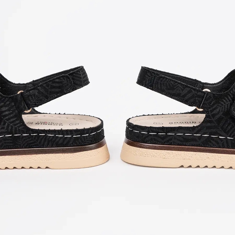 Goodin Sandales noires avec des éléments dorés le noir 2