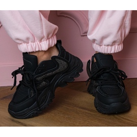 Baskets noires sur une semelle massive avec des zircons le noir 3