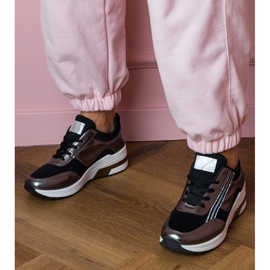 Baskets noires avec zircons et une insertion métallique 2