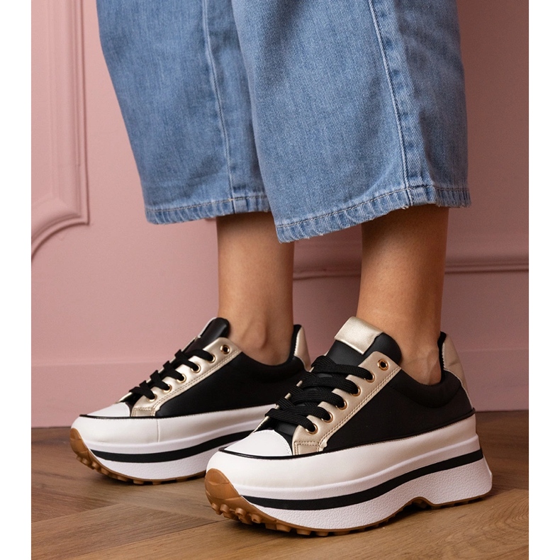 Baskets noires baskets sur platfotm 1