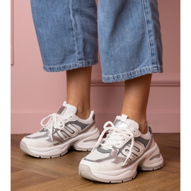 Baskets de sport blanches à semelle massive 1